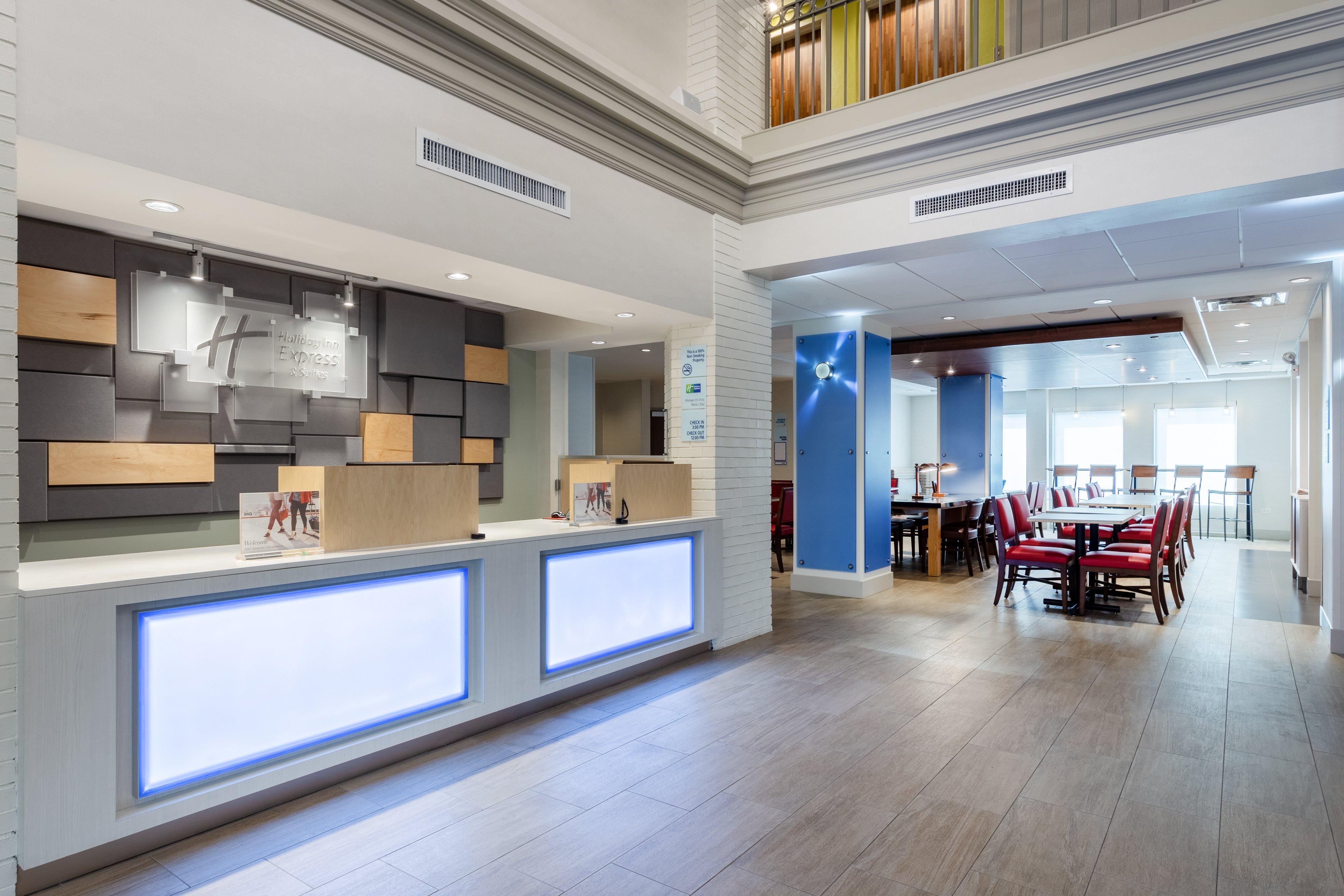 Holiday Inn Express & Suites Chicago-Midway Airport By Ihg Bedford Park Exterior photo
