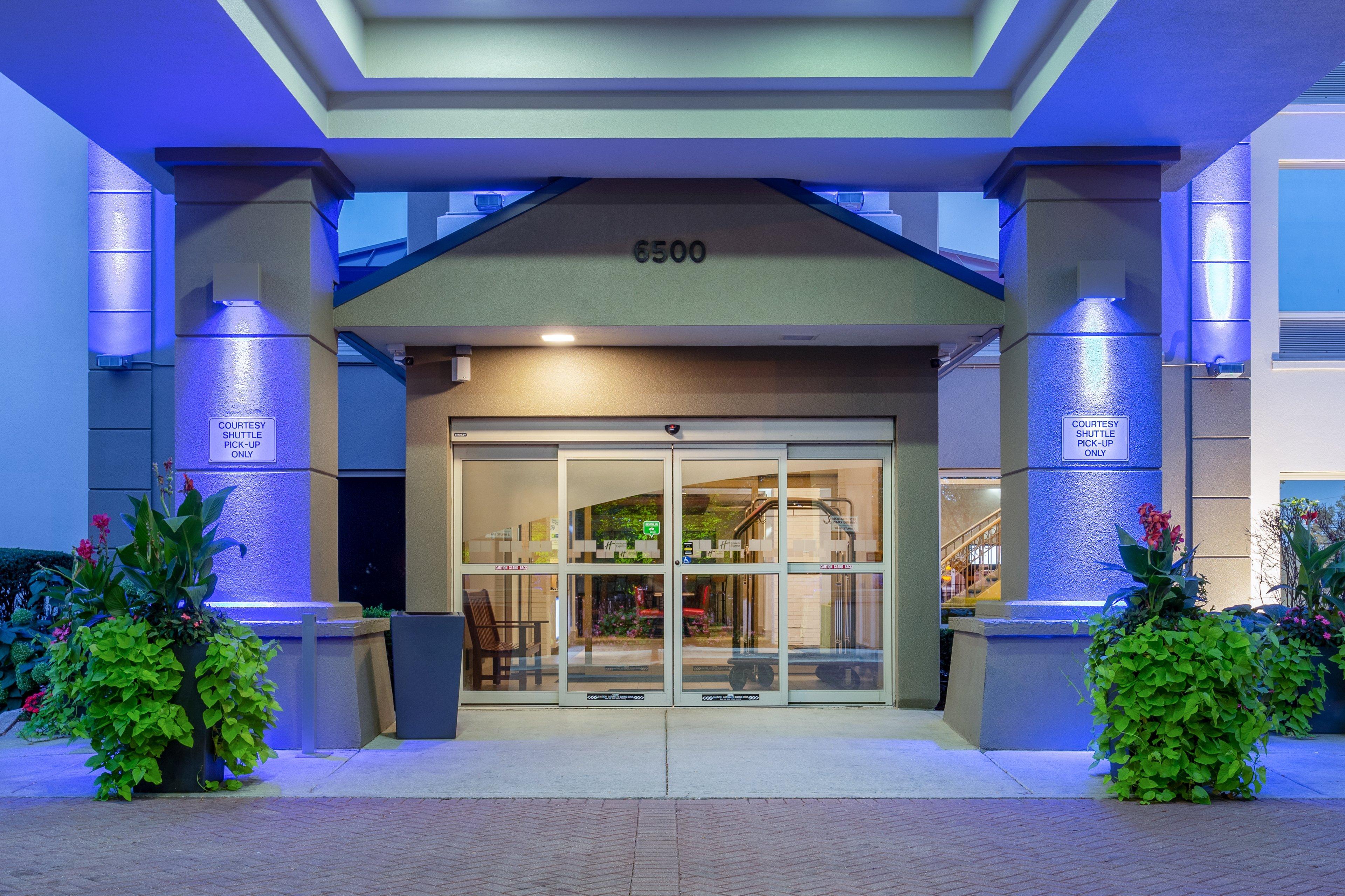 Holiday Inn Express & Suites Chicago-Midway Airport By Ihg Bedford Park Exterior photo