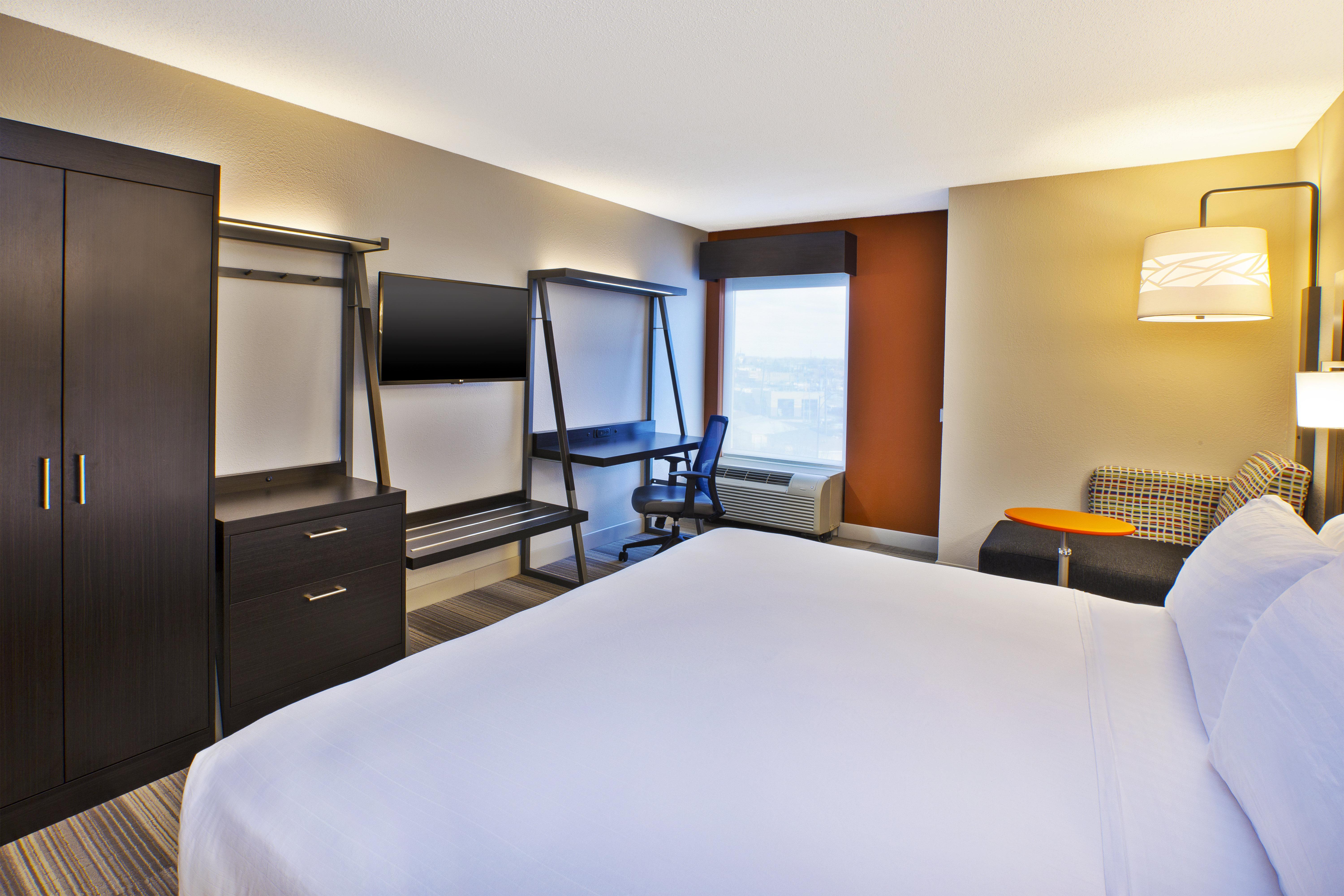 Holiday Inn Express & Suites Chicago-Midway Airport By Ihg Bedford Park Exterior photo