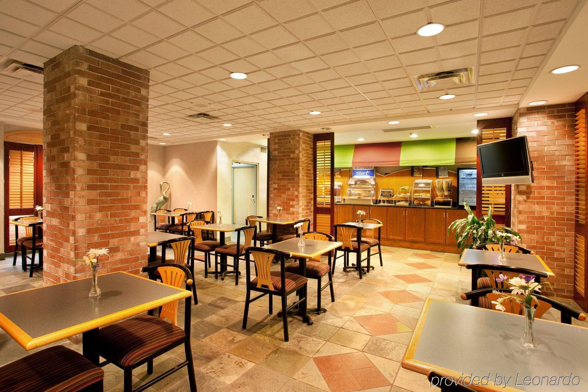 Holiday Inn Express & Suites Chicago-Midway Airport By Ihg Bedford Park Restaurant photo