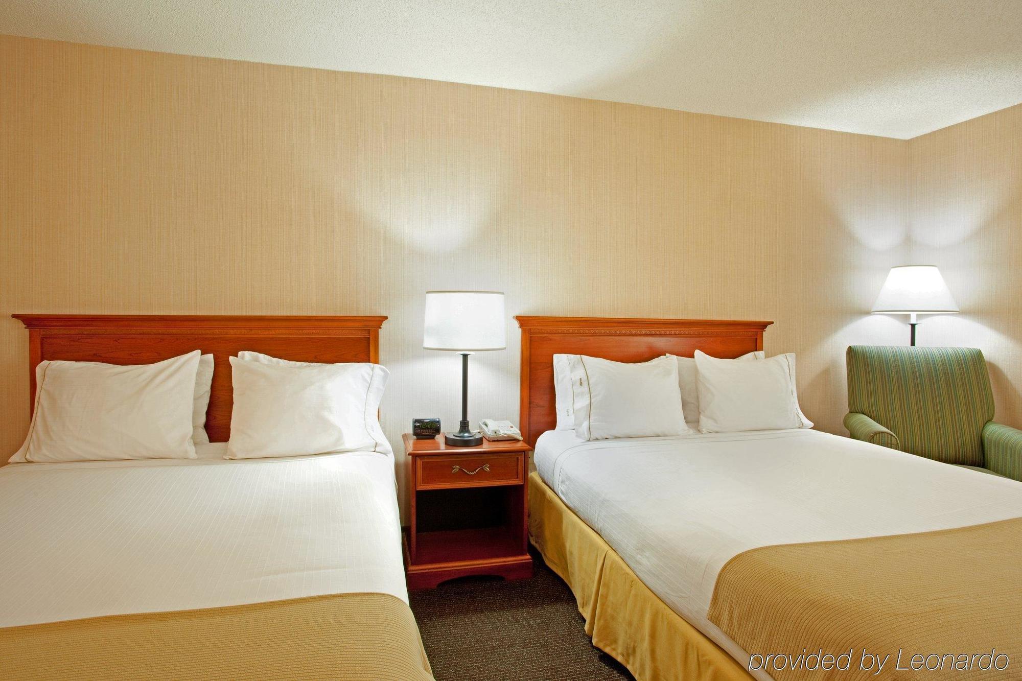 Holiday Inn Express & Suites Chicago-Midway Airport By Ihg Bedford Park Exterior photo