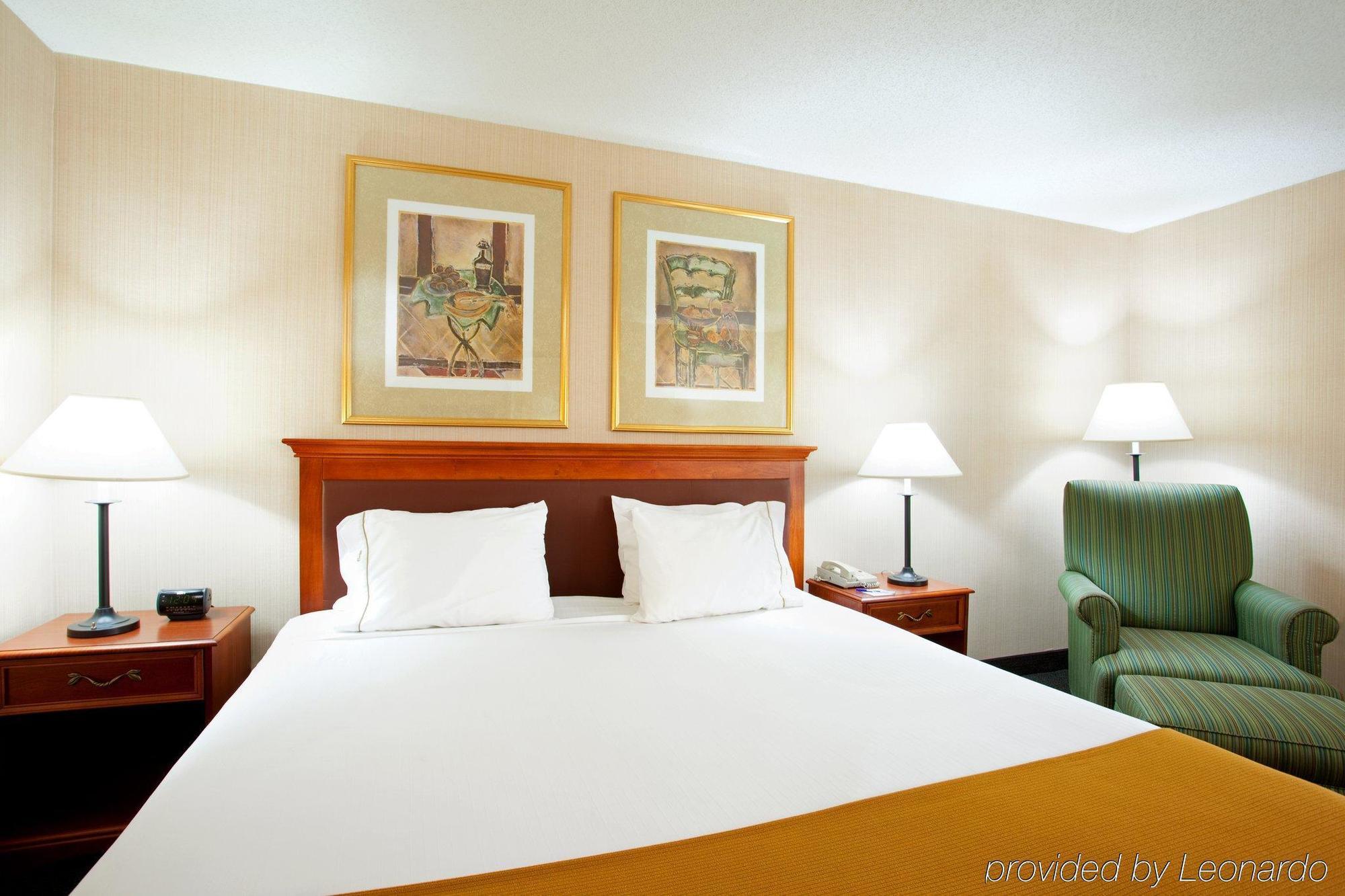 Holiday Inn Express & Suites Chicago-Midway Airport By Ihg Bedford Park Exterior photo