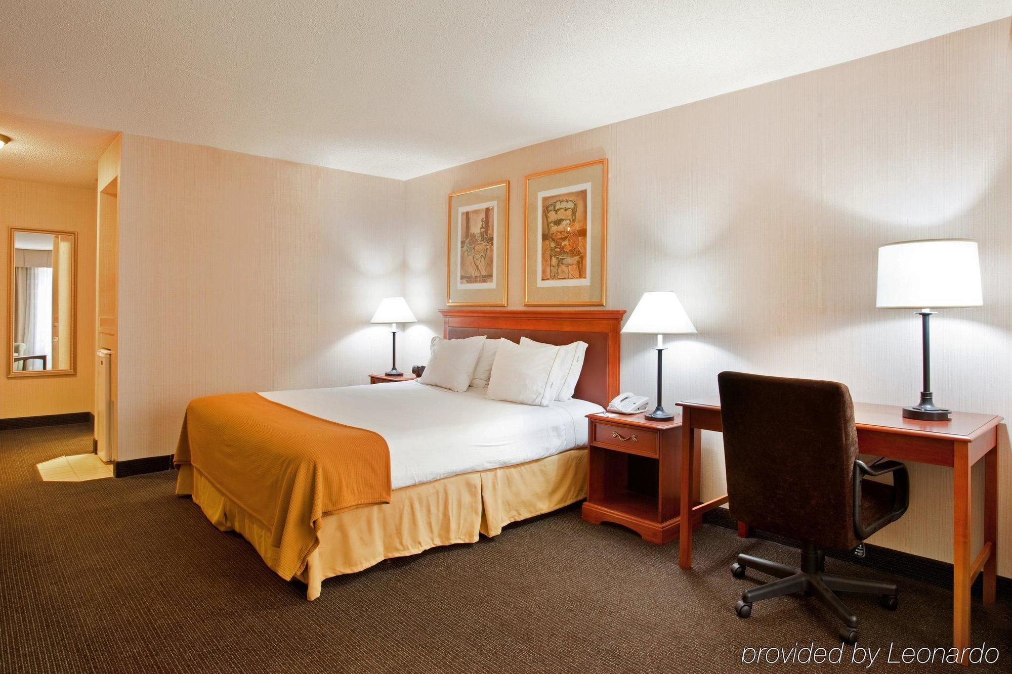 Holiday Inn Express & Suites Chicago-Midway Airport By Ihg Bedford Park Exterior photo