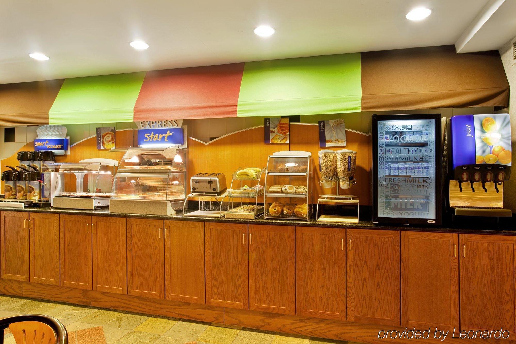 Holiday Inn Express & Suites Chicago-Midway Airport By Ihg Bedford Park Exterior photo